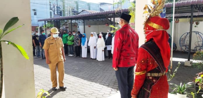 peringati_hut_ke76_hari_lahir_pancasila_tmp_medan_bersama_warga_kelurahan_sidorejo_laksanakan_upacara