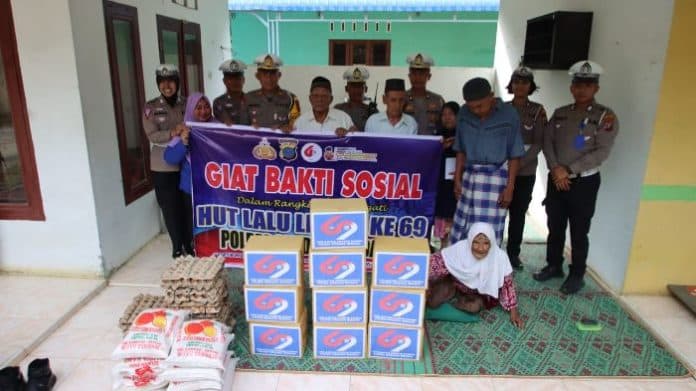peringati_hut_lantas_ke_69_satlantas_polres_sergai_bagikan_bantuan_ke_panti_jompo_dan_ponpes