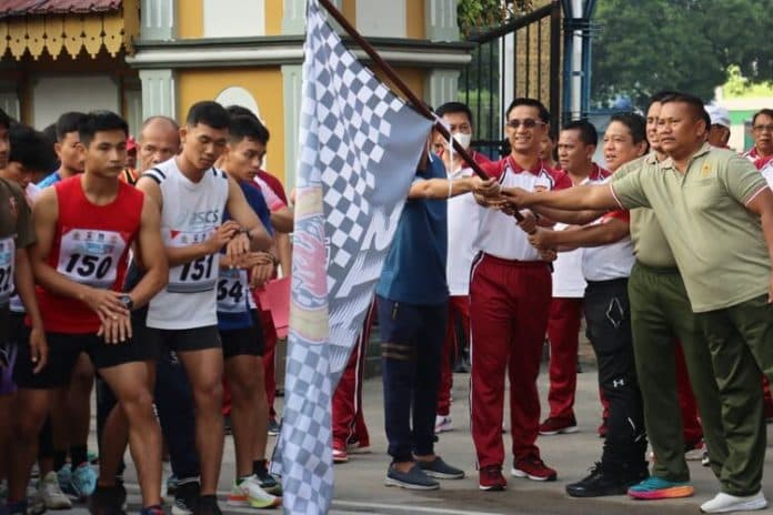 peringati_hut_tebing_tinggi_dan_bhayangkara_pj_wali_kota_lepas_380_peserta_run_k5