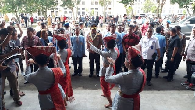 perjalanan_hidupnya_mirip_baling_baling_bambu_kapoldasu_siap_jadi_dosen_terbang