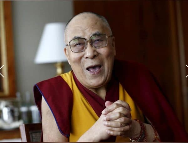 permintaan_mengisap_lidah_kepala_pemerintahan_tibet_di_pengasingan_bela_dalai_lama