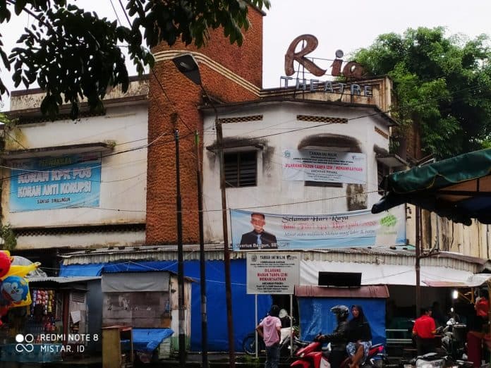 permohonan_tak_dikabulkan_pedagang_eks_bioskop_ria_direlokasi_ke_depan_stasiun_pt_kai