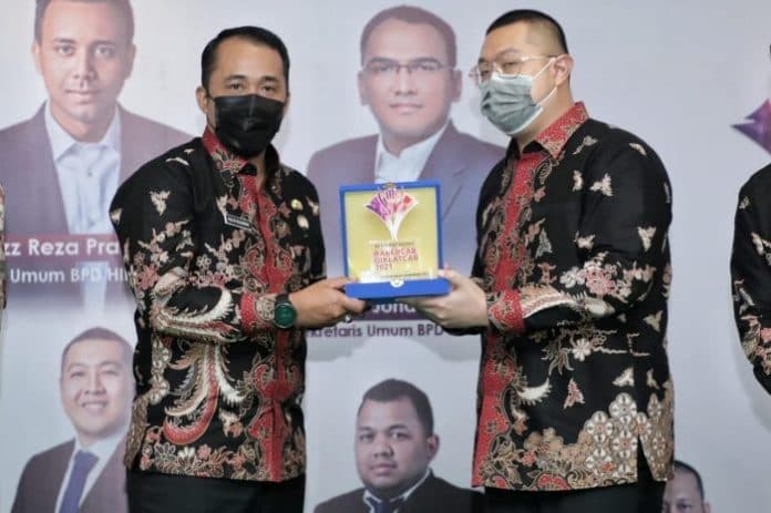 permudah_perijinan_pemko_ajak_hipmi_datangkan_investor_ke_medan