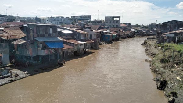 permukaan_sungai_deli_naik_bpbd_kota_medan_imbau_warga_selalu_siaga