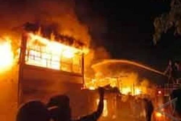 permukiman_di_hong_kong_dilalap_api_7_tewas_terbakar