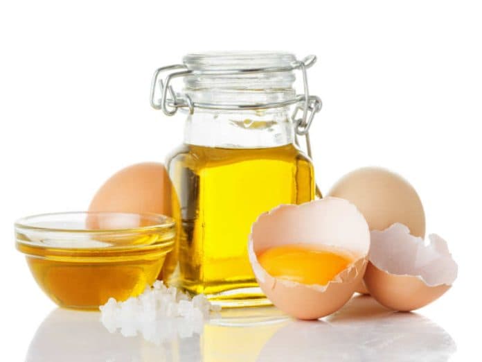 pernah_dengar_tentang_minyak_telur_ini_manfaat_dan_cara_membuatnya_di_rumah