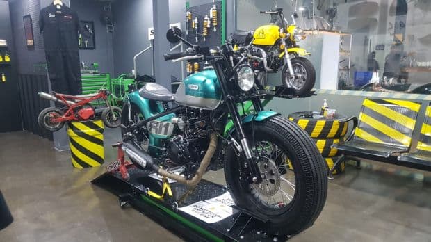 pernah_digeber_di_sirkuit_mandalika_kilometer_motor_jokowi_ternyata_baru_segini