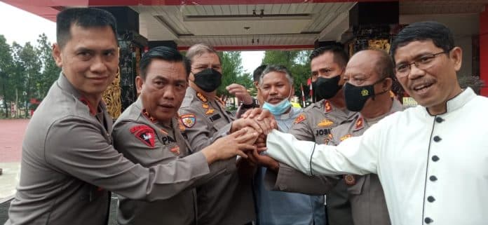 perselisihan_imam_katolik_dengan_wakapolres_samosir_berujung_damai