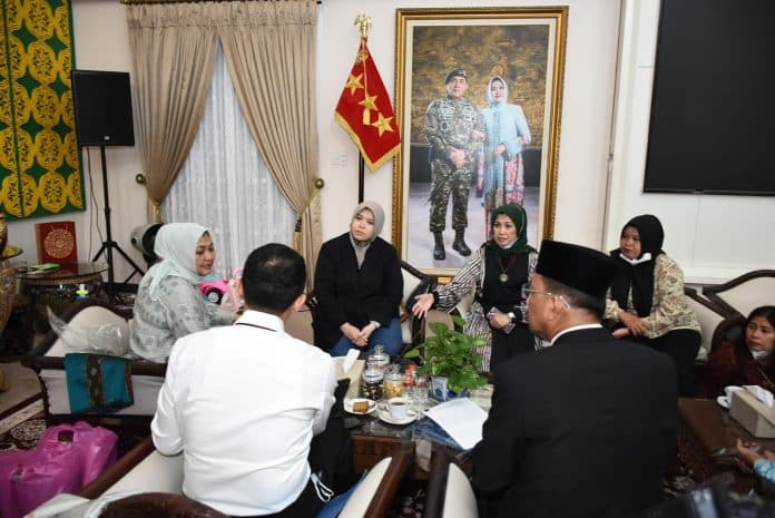 persiapan_hpn_2023_ketua_dekranasda_sumut_kumpulkan_pengrajin_tenun