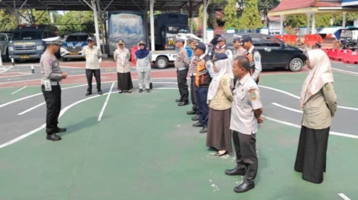 personel_gabungan_razia_pajak_kendaraan_bermotor_di_sibolga