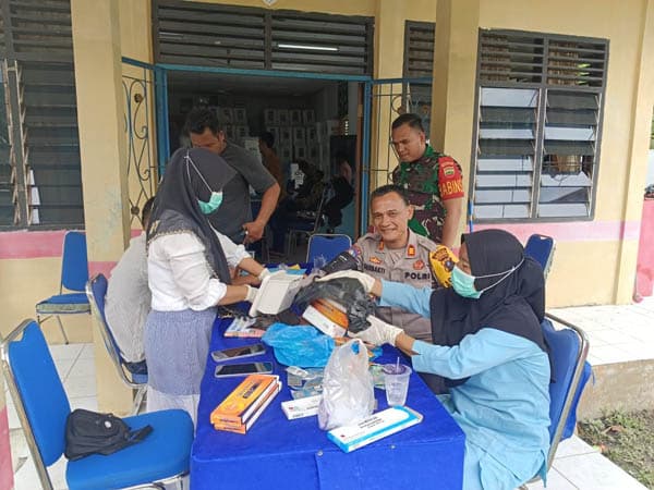 personel_pengamanan_pemilu_polres_labusel_jalani_pemeriksaan_kesehatan