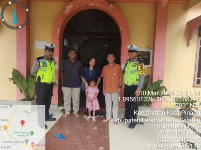 personel_polres_labusel_siaga_pengamanan_ibadah_minggu_umat_kristiani