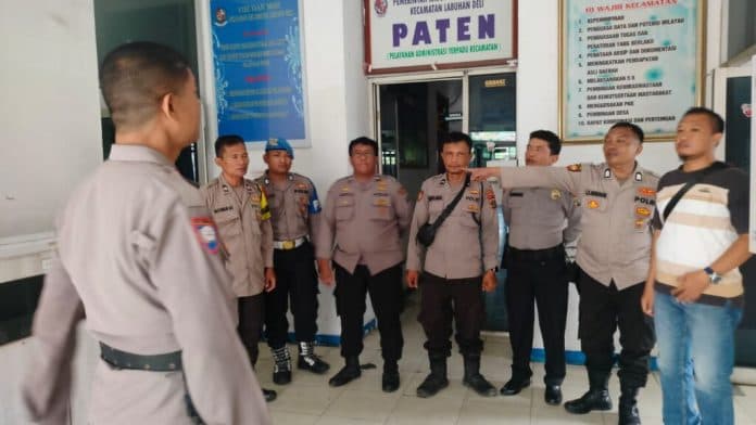 personel_polres_pelabuhan_belawan_kawal_rekapitulasi_perhitungan_suara_di_tingkat_ppk