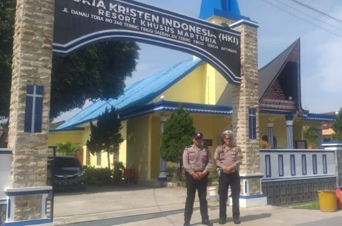 personel_polres_tebing_tinggi_imbau_jemaat_gereja_hki_informasikan_soal_kejahatan