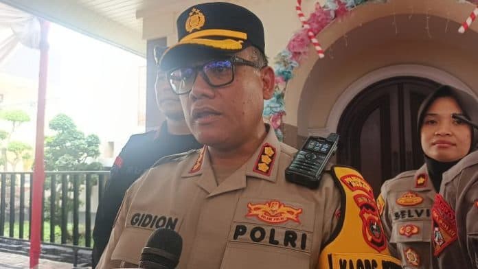 personel_polrestabes_medan_disiagakan_di_487_gereja_kota_medan_harap_natal_membawa_sukacita