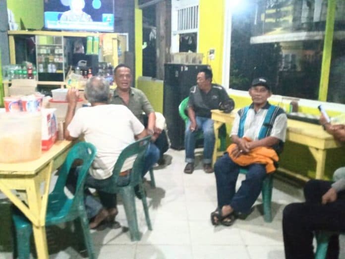 personel_polsek_labuhan_ruku_ajak_warga_jaga_keamanan