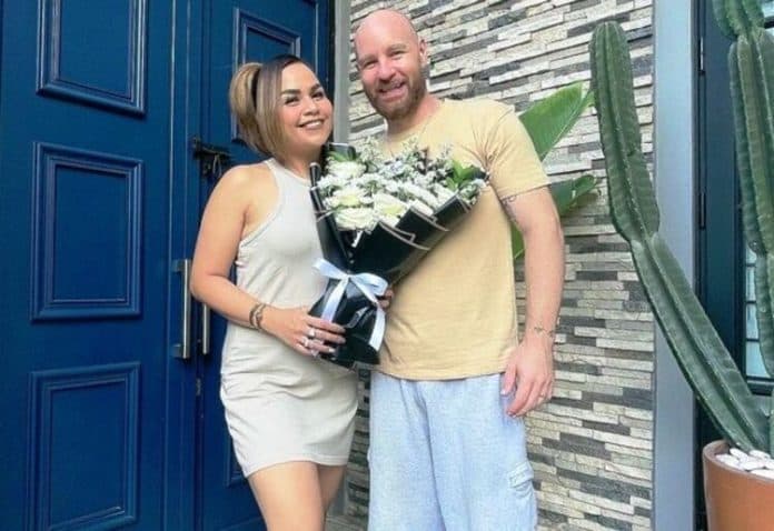 pertahankan_pernikahan_melaney_ricardo_dan_tyson_kembali_tinggal_seatap