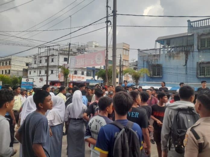 pertandingan_futsal_di_gor_merdeka_siantar_berujung_ricuh
