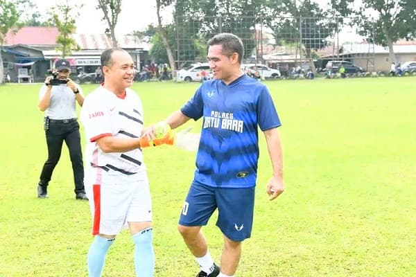 pertandingan_persahabatan_polres_batu_bara_fc_kalahkan_pemkab_batu_bara_fc_2_1