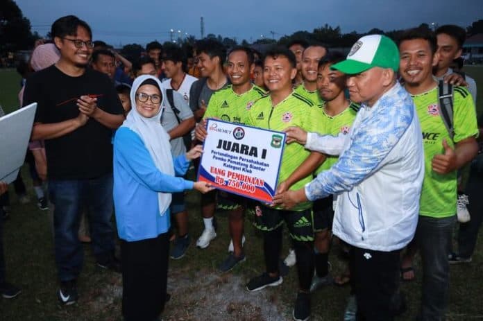 pertandingan_persahabatan_ps_pemko_pematang_siantar_berakhir_dr_susanti_komitmen_agendakan_kegiatan_serupa