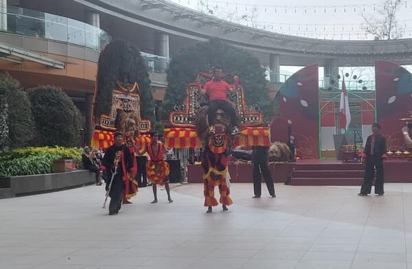 pertunjukan_reog_dan_pameran_seni_meriahkan_hut_ri_di_mall_medan