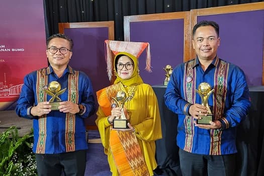 perumda_tirta_uli_raih_top_bumd_se_indonesia_arianto_ceo_terbaik