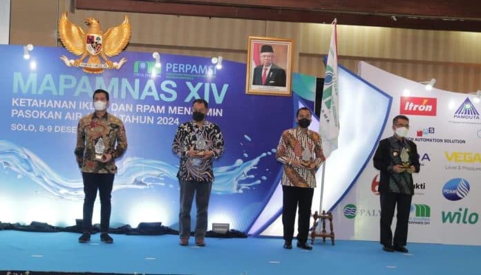perumda_tirta_uli_siantar_terima_penghargaan_perpamsi_award_2021