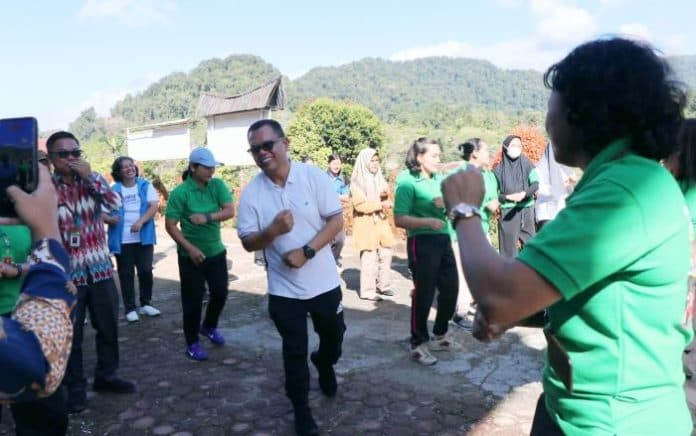 pesan_bupati_toba_untuk_para_lansia_kurangi_makan_garam