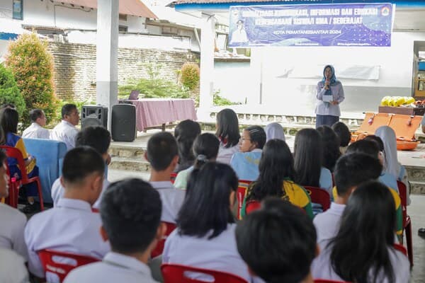 pesan_susanti_ke_pelajar_siantar_disiplin_dimulai_dari_diri_sendiri