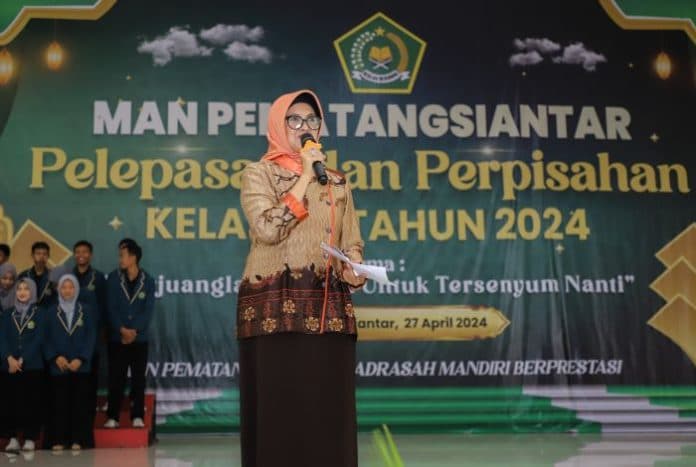 pesan_susanti_untuk_lulusan_man_pematangsiantar_jangan_nodai_dengan_narkoba
