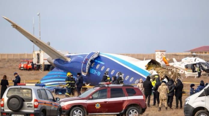 pesawat_azerbaijan_airlines_jatuh_30_orang_lebih_diperkirakan_tewas