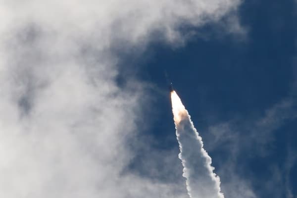 pesawat_ruang_angkasa_starliner_milik_boeing_mendarat_tanpa_awak