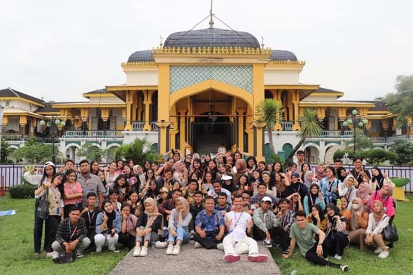 peserta_deli_science_nursing_ikuti_field_trip_wisata_budaya_di_medan