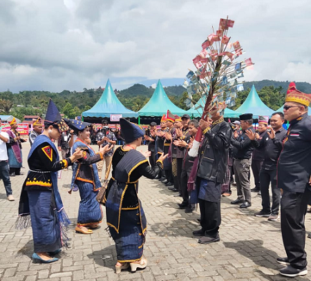 pesta_mendegger_uruk_marga_banurea_dihadiri_ribuan_orang_di_pakpak_bharat