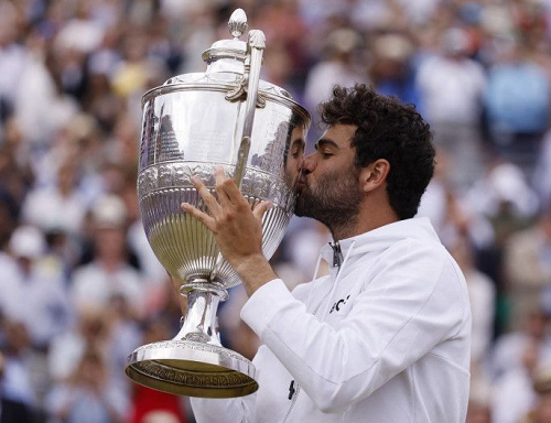 petenis_italia_berrettini_pertahankan_gelar_queens_club