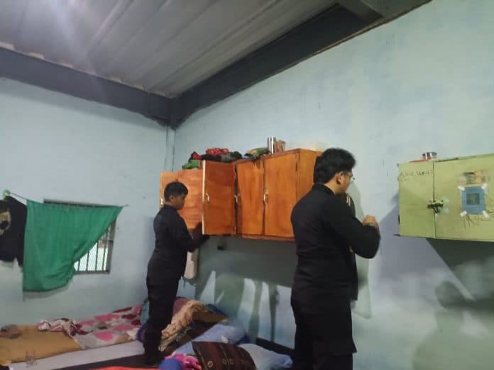 petugas_lapas_narkotika_klas_iia_pematangsiantar_razia_warga_binaan_di_blok_rehabilitasi