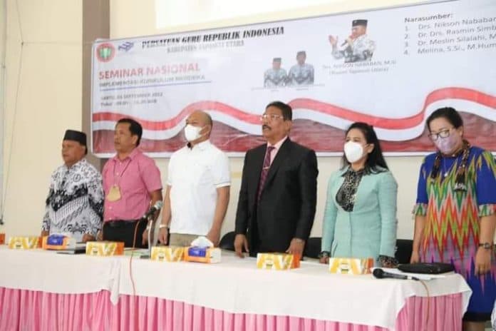 pgri_gelar_seminar_nasional_implementasi_kurikulum_merdeka_bupati_taput_jadilah_pelopor_pendidikan
