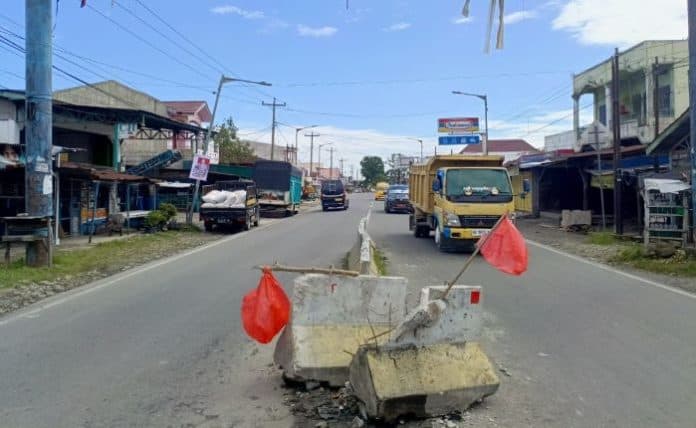 picu_kecelakaan_beton_pembatas_di_simpang_dua_siantar_akan_dibongkar