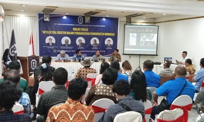 piki_siantar_gelar_dialog_publik_pembangunan_demokrasi_di_indonesia