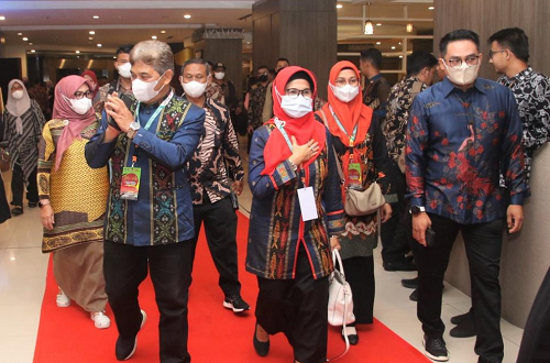 pilih_berangkat_ke_padang_plt_wali_kota_siantar_dikecam_anggota_dprd