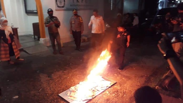 pilkada_belum_digelar_kpu_siantar_musnahkan_1882_kertas_surat_suara