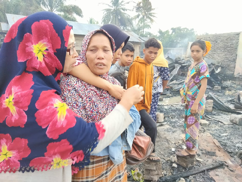 pilu_korban_kebakaran_kampung_nelayan_selamatkan_diri_lompat_ke_kapal