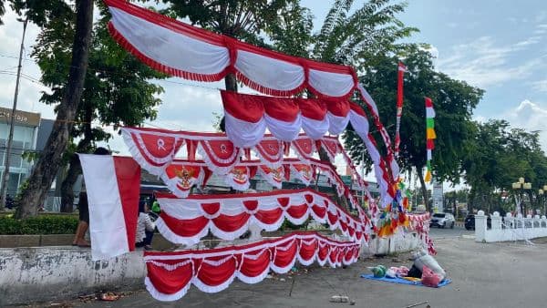pilu_pedagang_bendera_merah_putih_di_medan_dua_hari_tak_buka_dasar