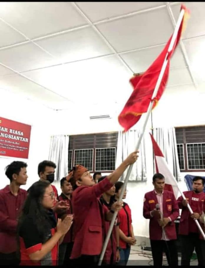 pimpin_himapsi_siantar_dedi_damanik_ajak_kaum_muda_lestarikan_budaya_simalungun