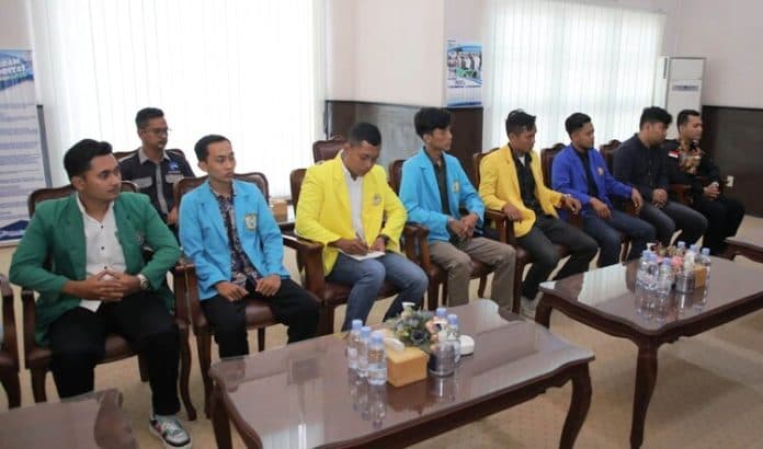 pimpinan_bem_se_asahan_merapat_ke_bupati_ternyata_ini_yang_dibahas