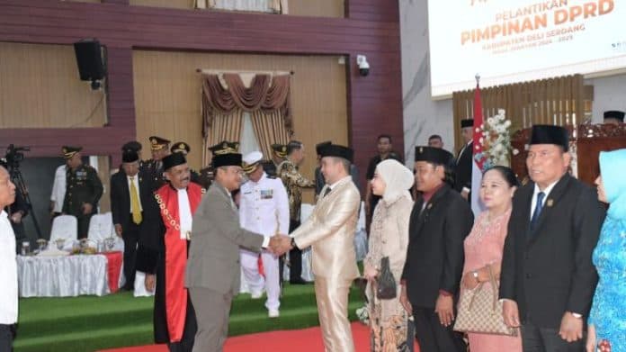 pimpinan_dprd_deli_serdang_2024_2029_dikukuhkan_pj_bupati_peran_dprd_miliki_nilai_strategis