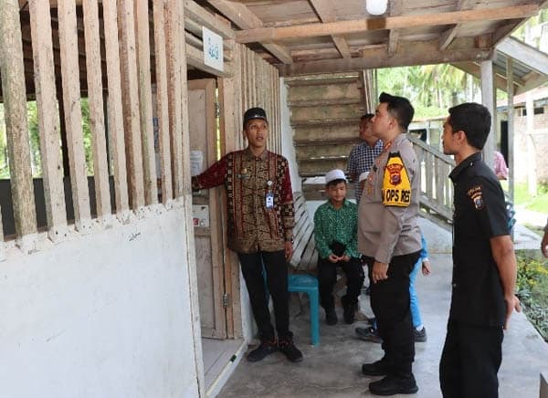 pimpinan_ponpes_jabal_hindi_terima_penghargaan_dari_kapolres_batu_bara