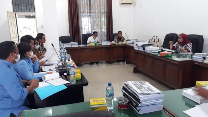 pipa_pdam_tirtauli_dibocorkan_oknum_untuk_mencuci_mobil_dinas