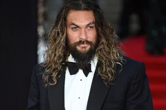 pisah_dari_istri_aktor_jason_momoa_kencan_dengan_eiza_gonzalez