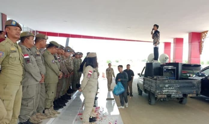 pj_bupati_batu_bara_didemo_belum_seminggu_menjabat_ini_tuntutan_massa
